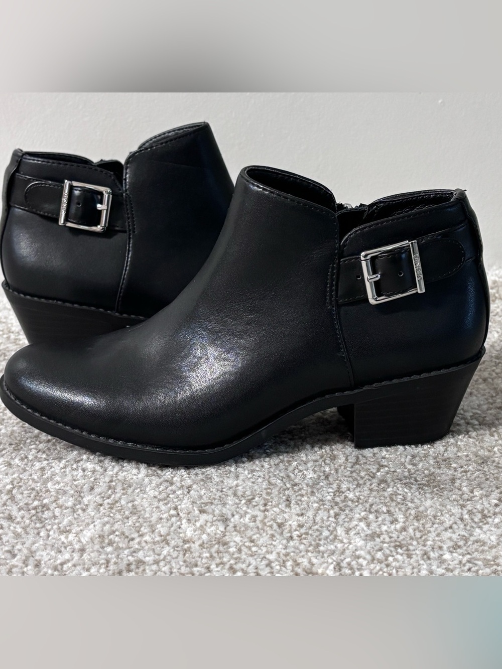 NWOB Vionic Millie Ankle Boot Leather Orthaheel Comfort Size 6 Black